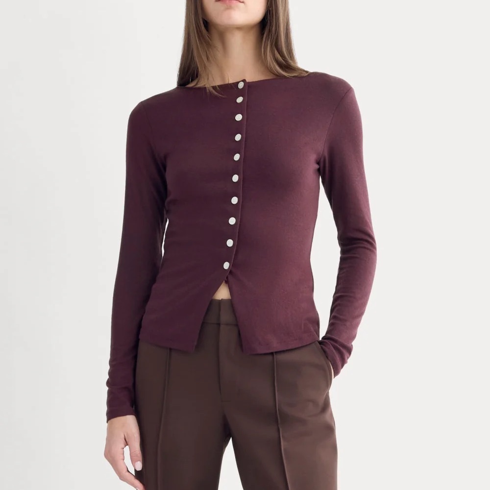 Everlane Button-Up Top in Butterluxe Size XS
Color: Deep Plum New with tags NWT